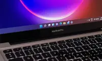 Windows 11上 MacBook Pro