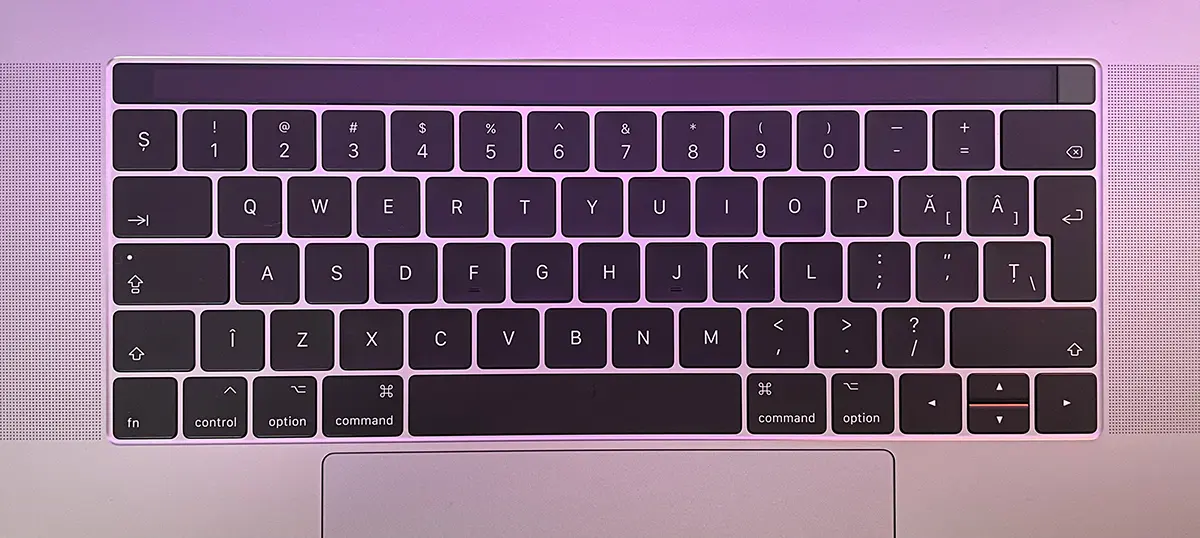 MacBook Pro rumunský Keyboard Dispozícia